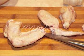 Жареные куриные крылышки в розовом соусе: рецепт с пошаговым фото